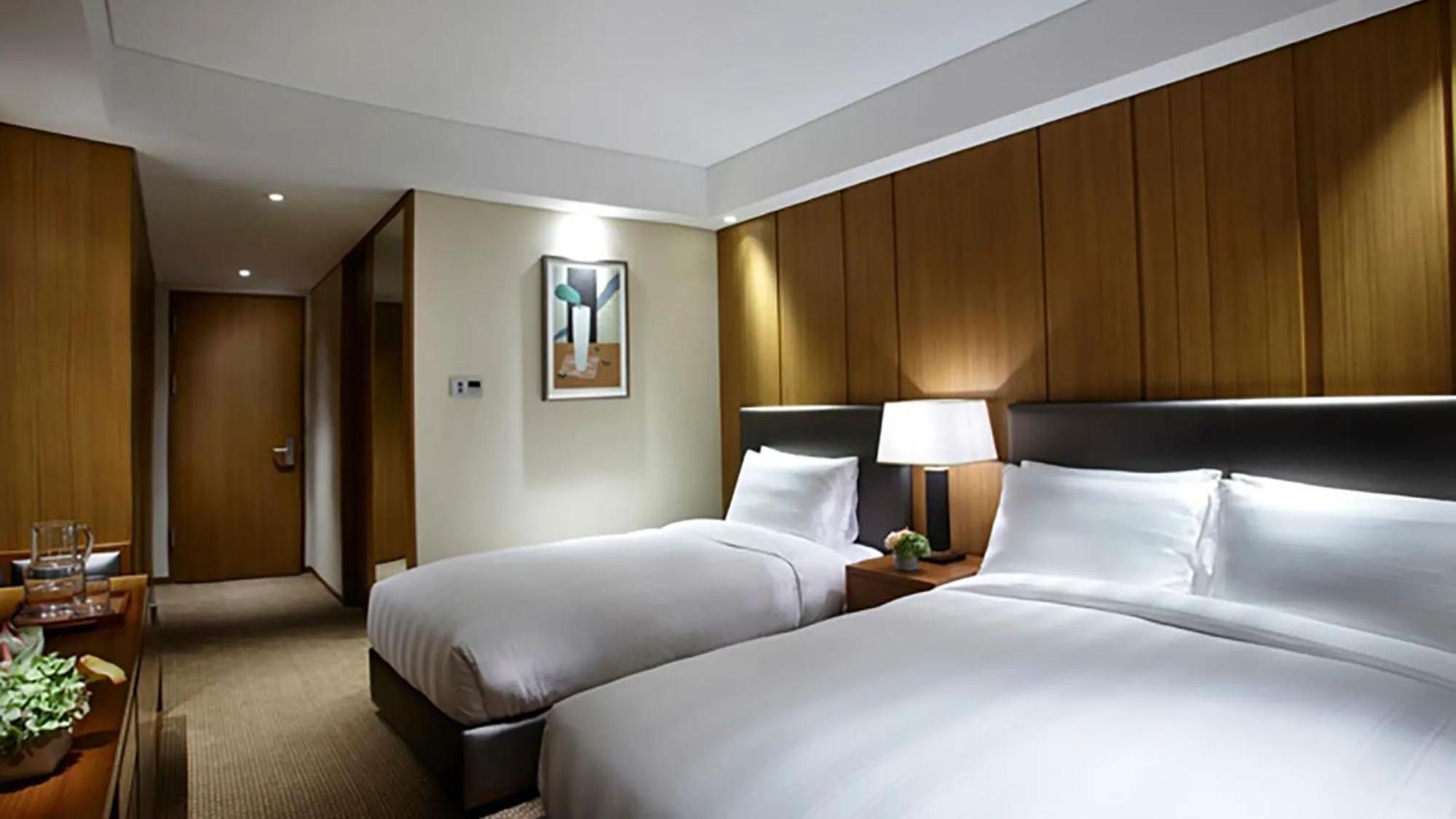 Hotel Lotte Myeongdong 4*